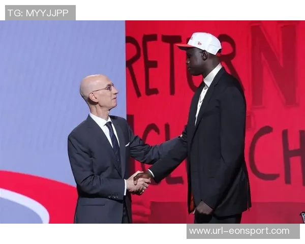 菜鸟榜眼哈珀表现亮眼贡献13分3板3助弗莱明与马卢阿奇合力助攻球队