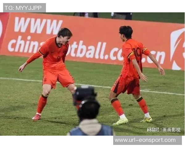 U16国足角球混战进球被判无效裁判未响哨引发争议